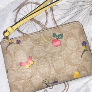 COACH dreamy veggie corner zip wristlet